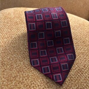 251A Ryan Seacrest silk Distinction Red and Navy Checkered Tie